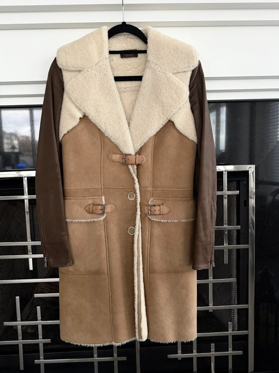 TOD'S Shearling Lambskin Leather Coat - Size 38