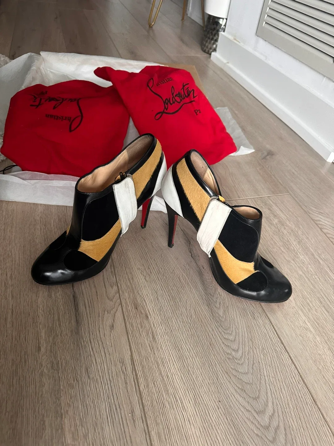 Christian Louboutin Ankle Boots IT 41 image indicator(2)