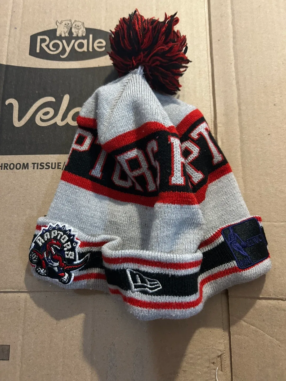 New Era Toronto Raptors Pom Pom Beanie image indicator(2)