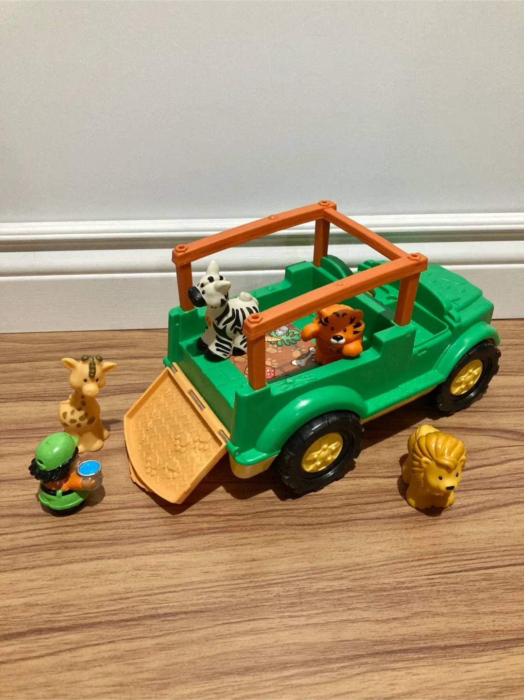 Fisher Price Little People zoo truck & figures play set image indicator(3)