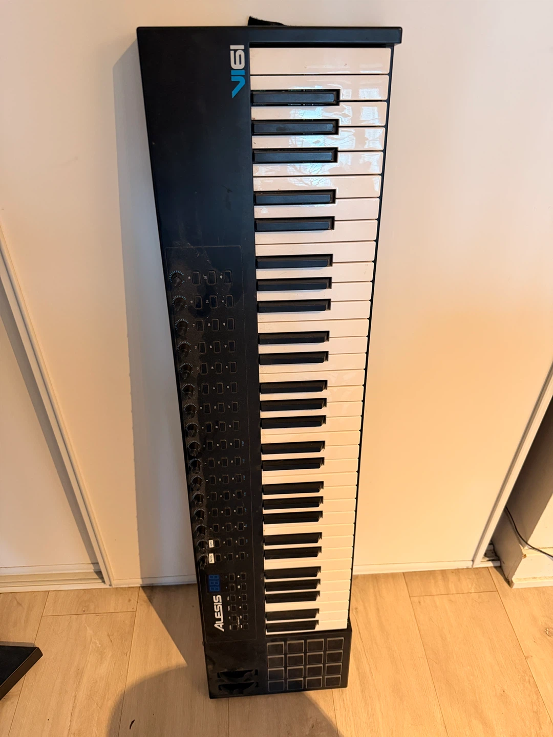 Alesis V61 Keyboard