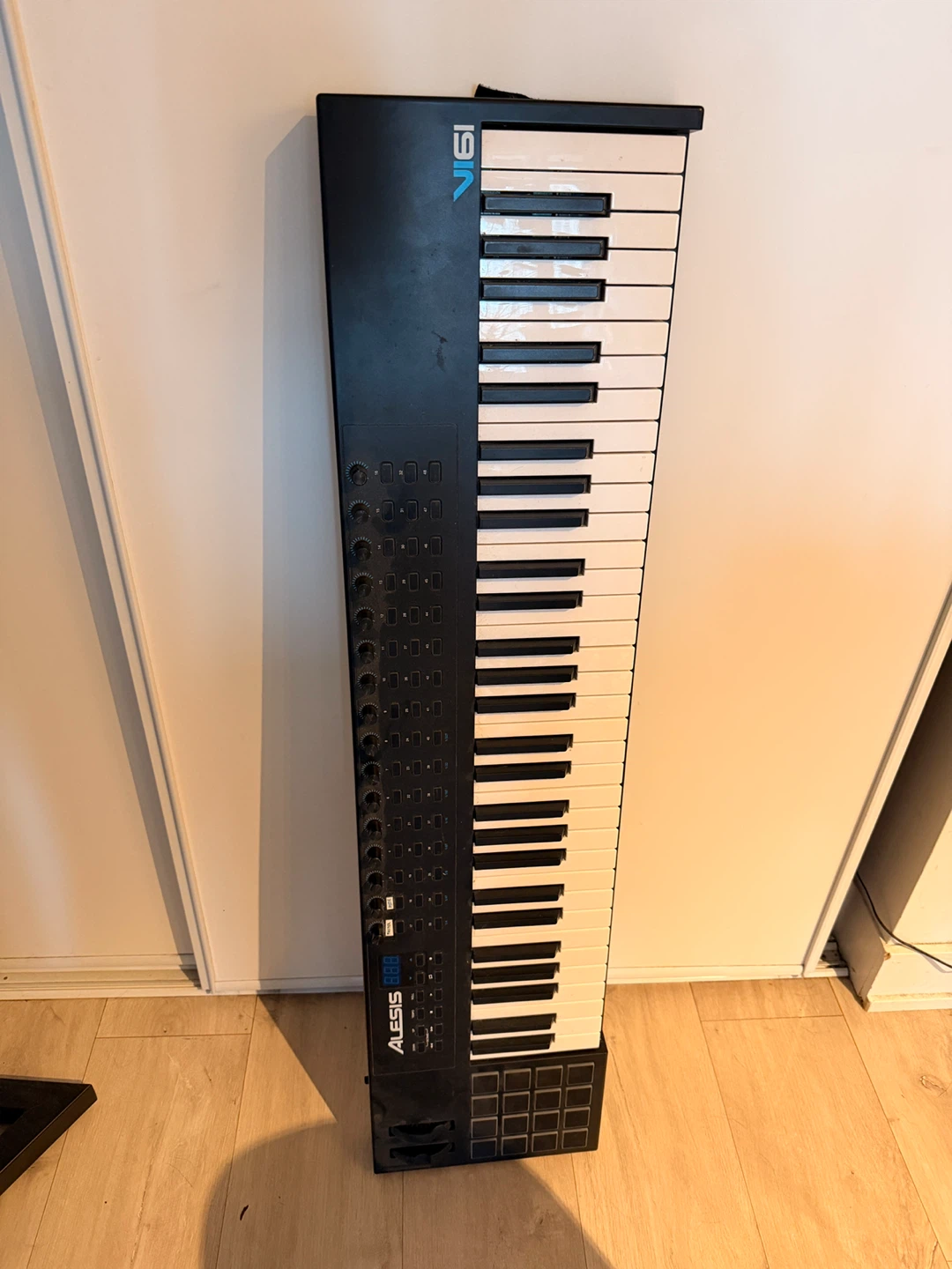 Alesis V61 Keyboard - photo 2