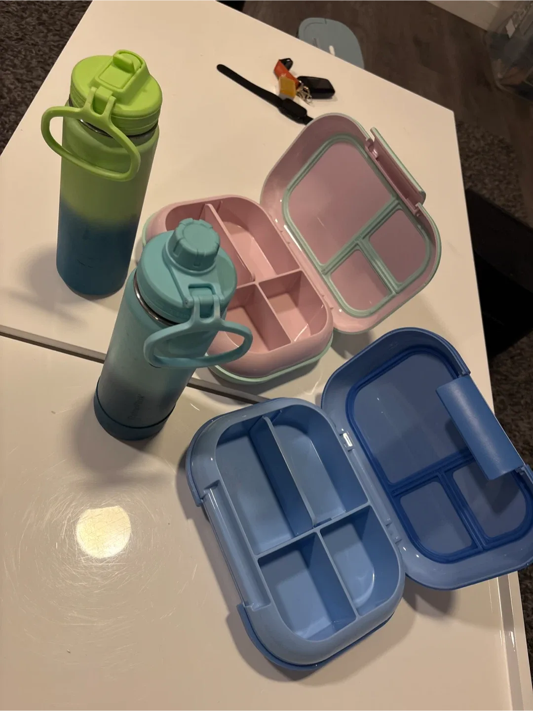 Lunch Box and water bottles image indicator(2)