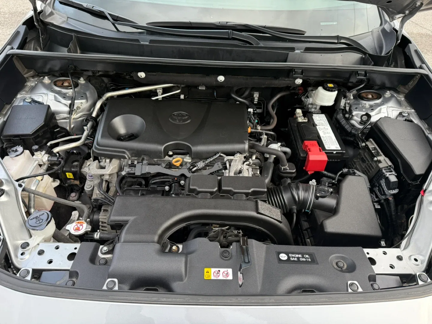 Silver Toyota RAV4 image indicator(6)