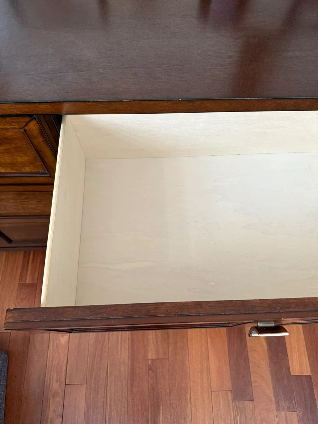 Wooden Dresser with Mirror image indicator(4)