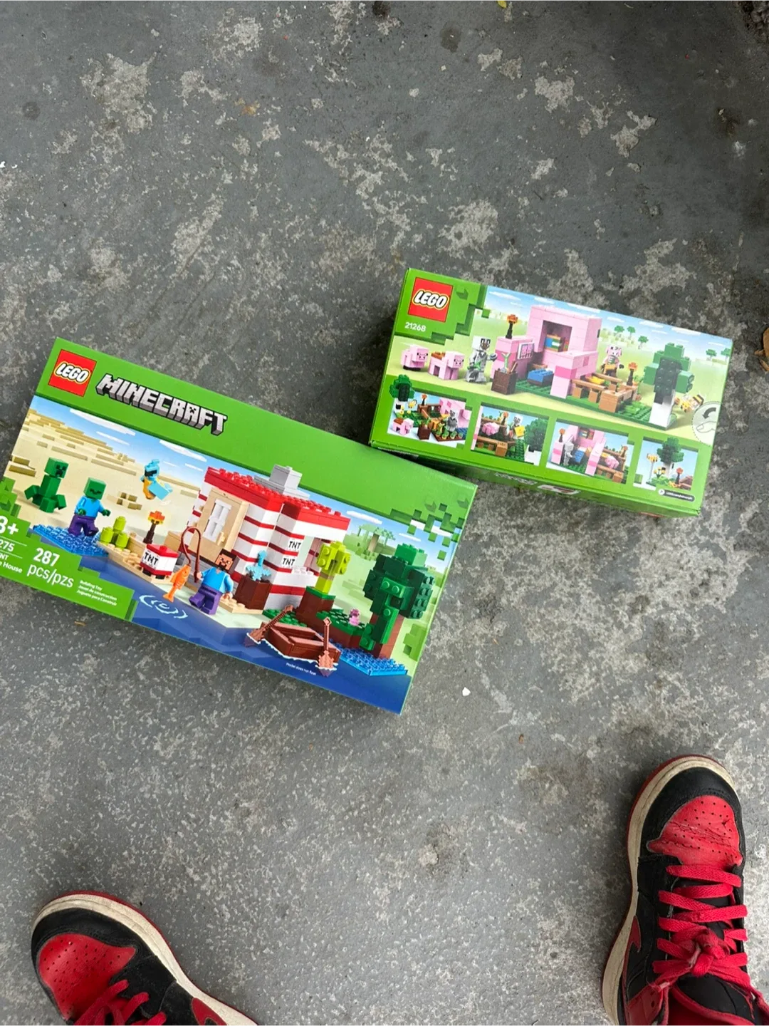 LEGO Speed Champions Ferrari F40 76934 & Minecraft Sets image indicator(3)