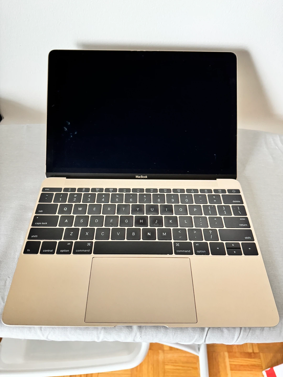 MacBook Air 2016 Gold (Not Working)