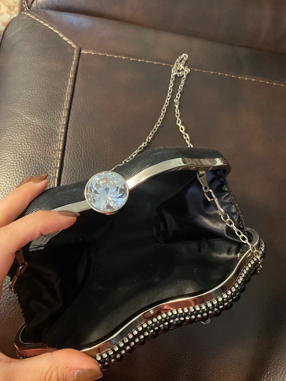 Black Beaded Kissing Lips Evening Clutch image indicator(4)