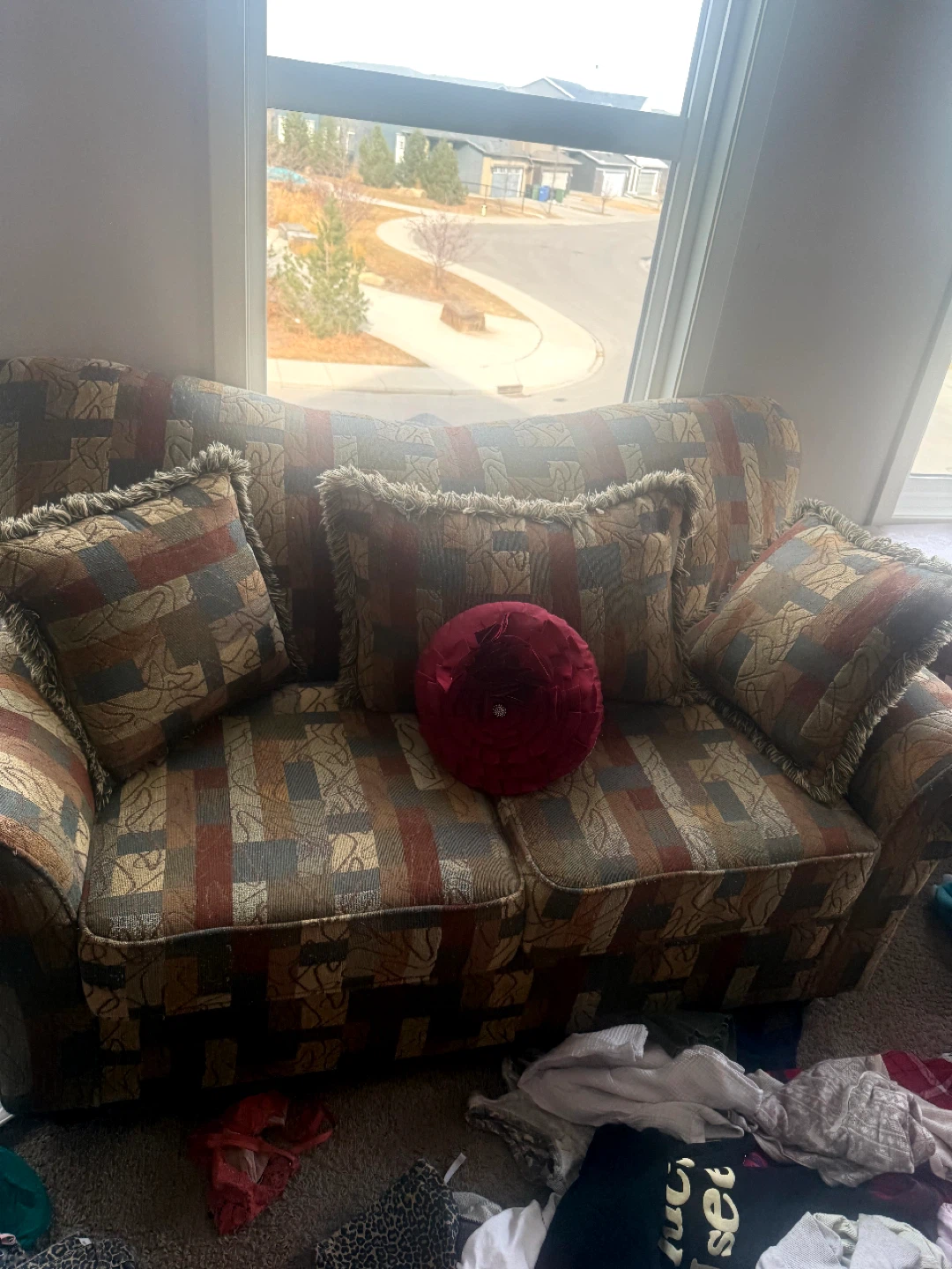 Patterned Two-Seater Sofa with Pillows