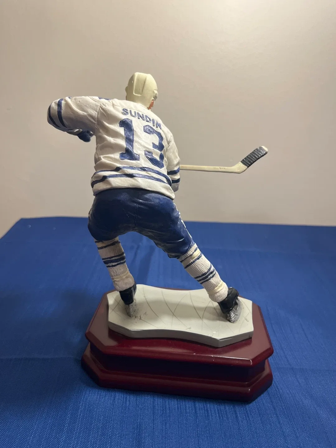 Mats Sundin Toronto Maple Leafs Figurine image indicator(5)