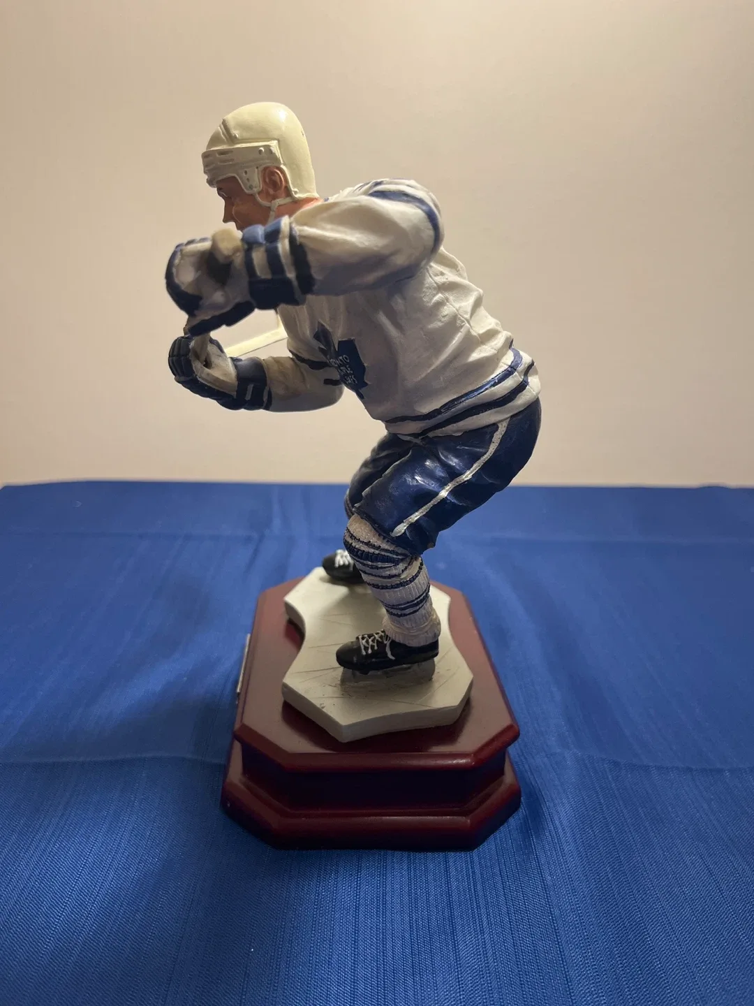 Mats Sundin Toronto Maple Leafs Figurine image indicator(6)