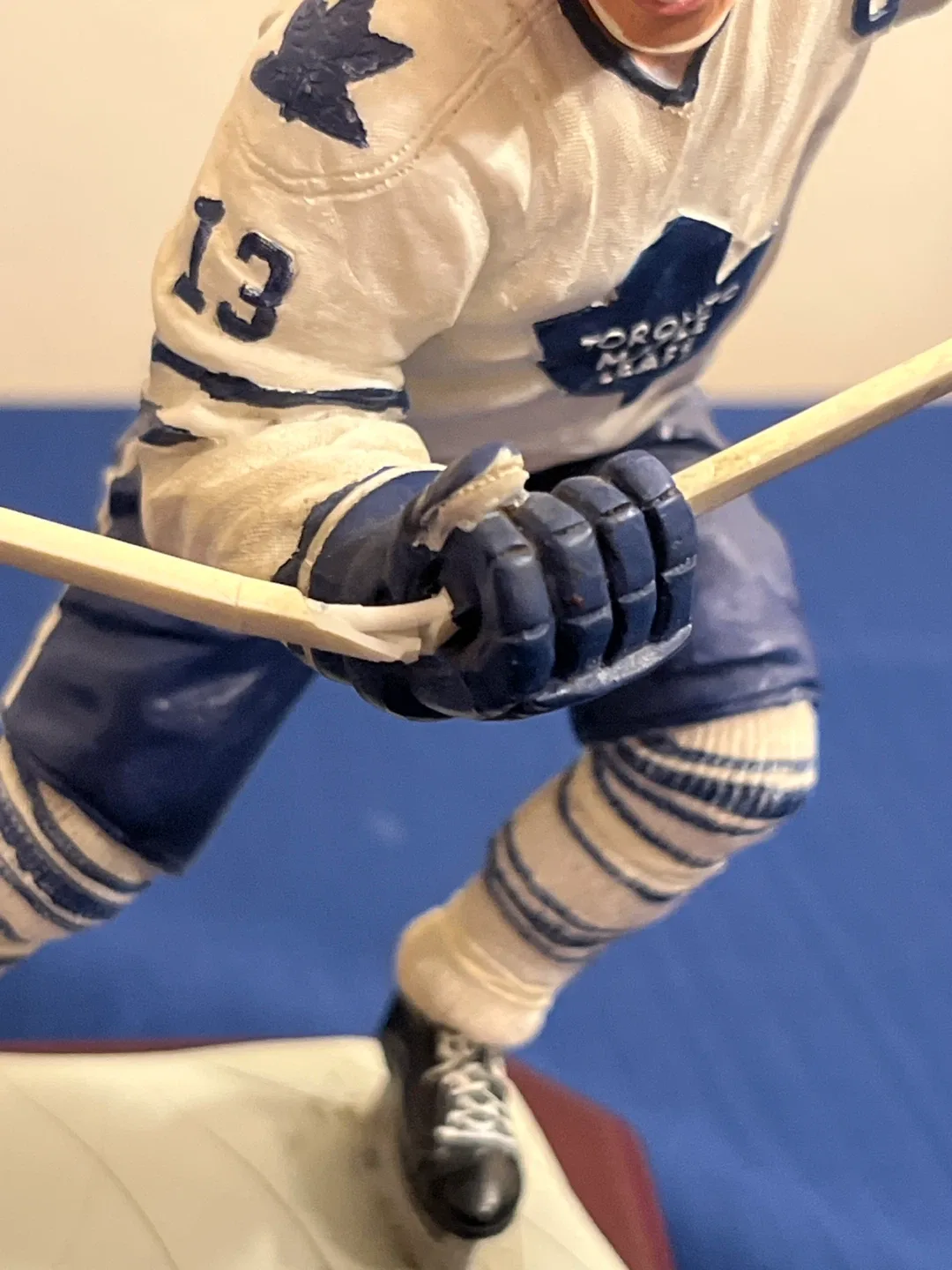 Mats Sundin Toronto Maple Leafs Figurine image indicator(9)