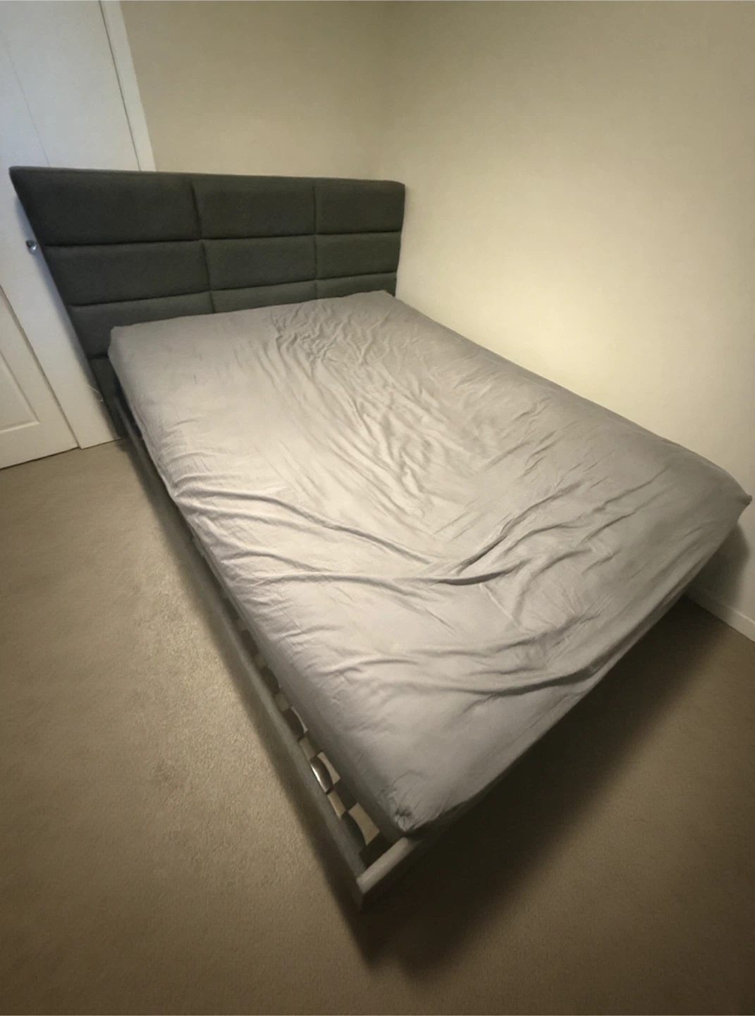 GREY QUEEN FRAME And MATRESS