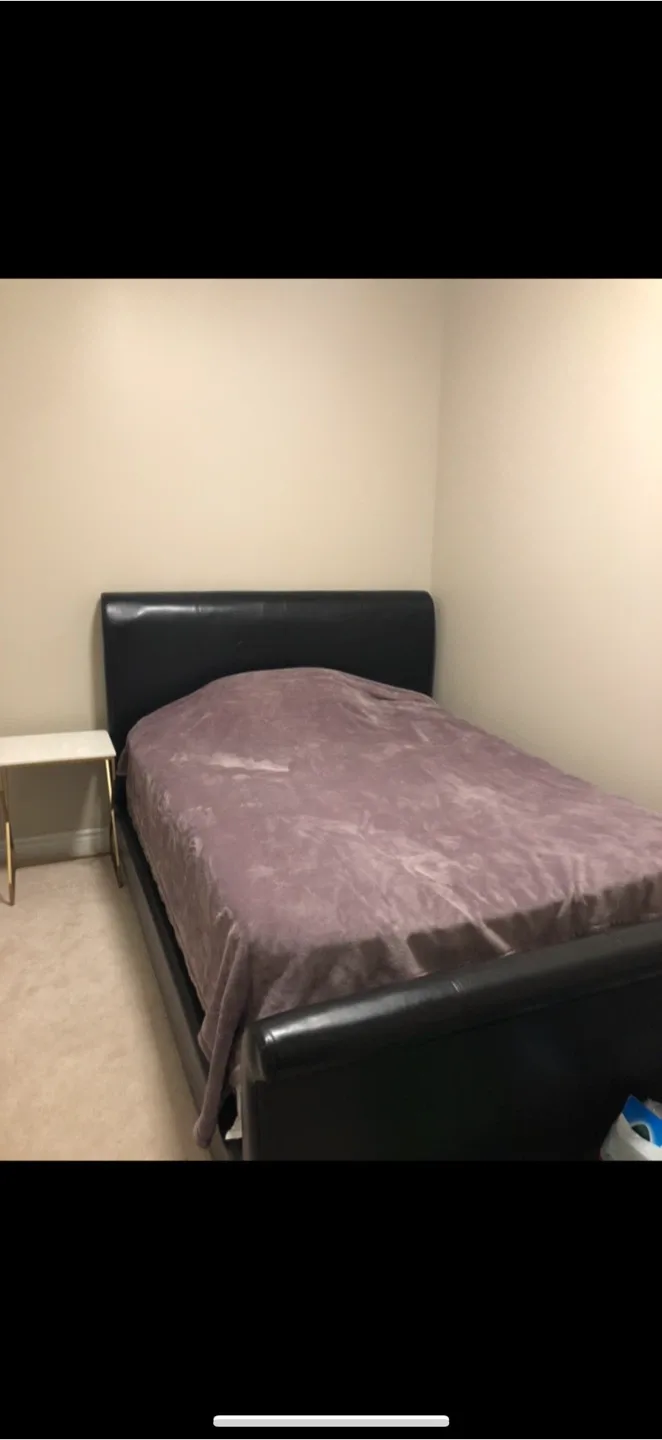 Queen Leather Bed image indicator(2)