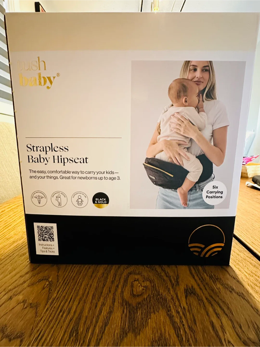 Tushbaby Hip Carrier - Black & Gold image indicator(4)