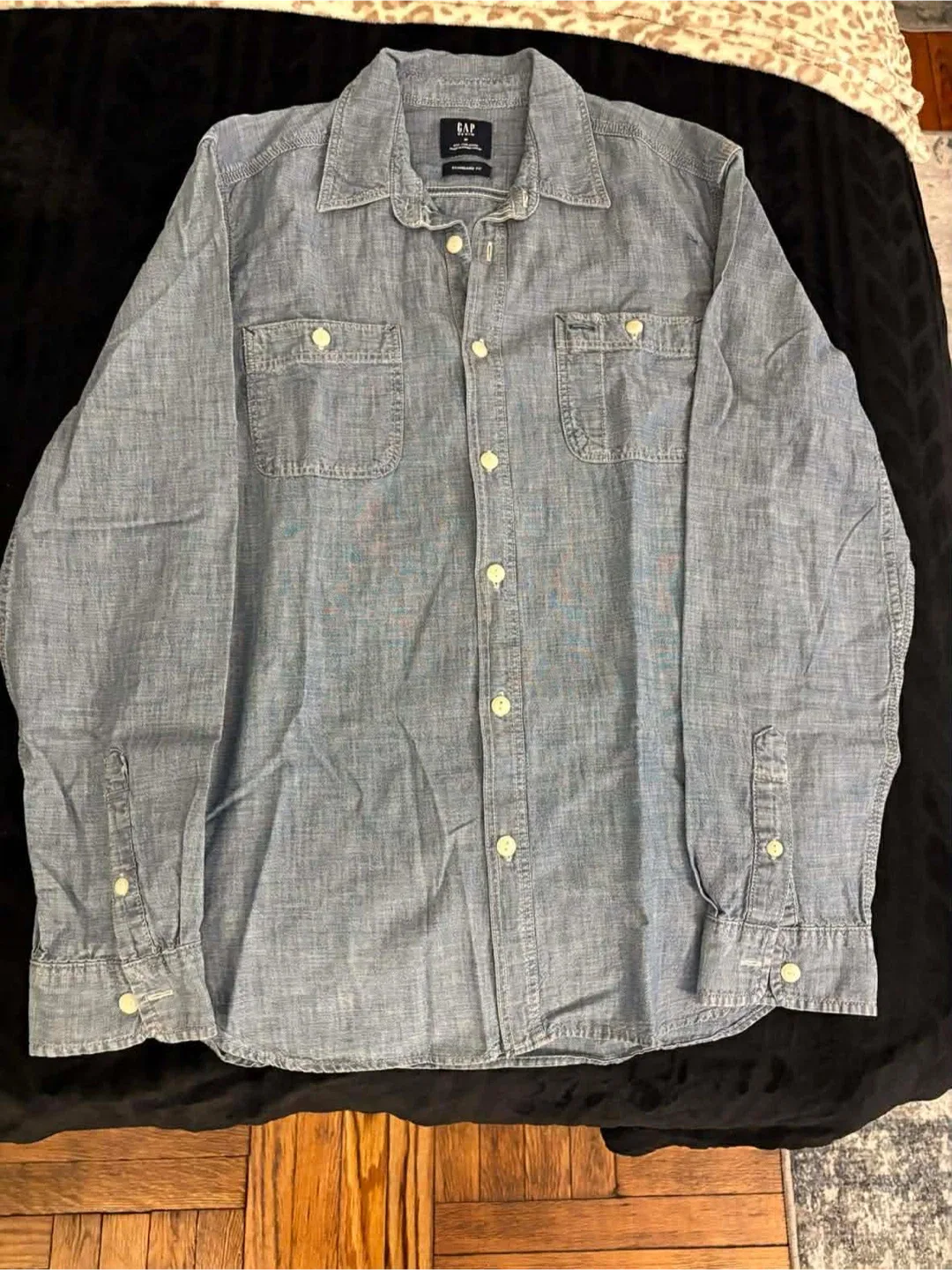 GAP Denim Shirt - Size M - Standard Fit image indicator(4)