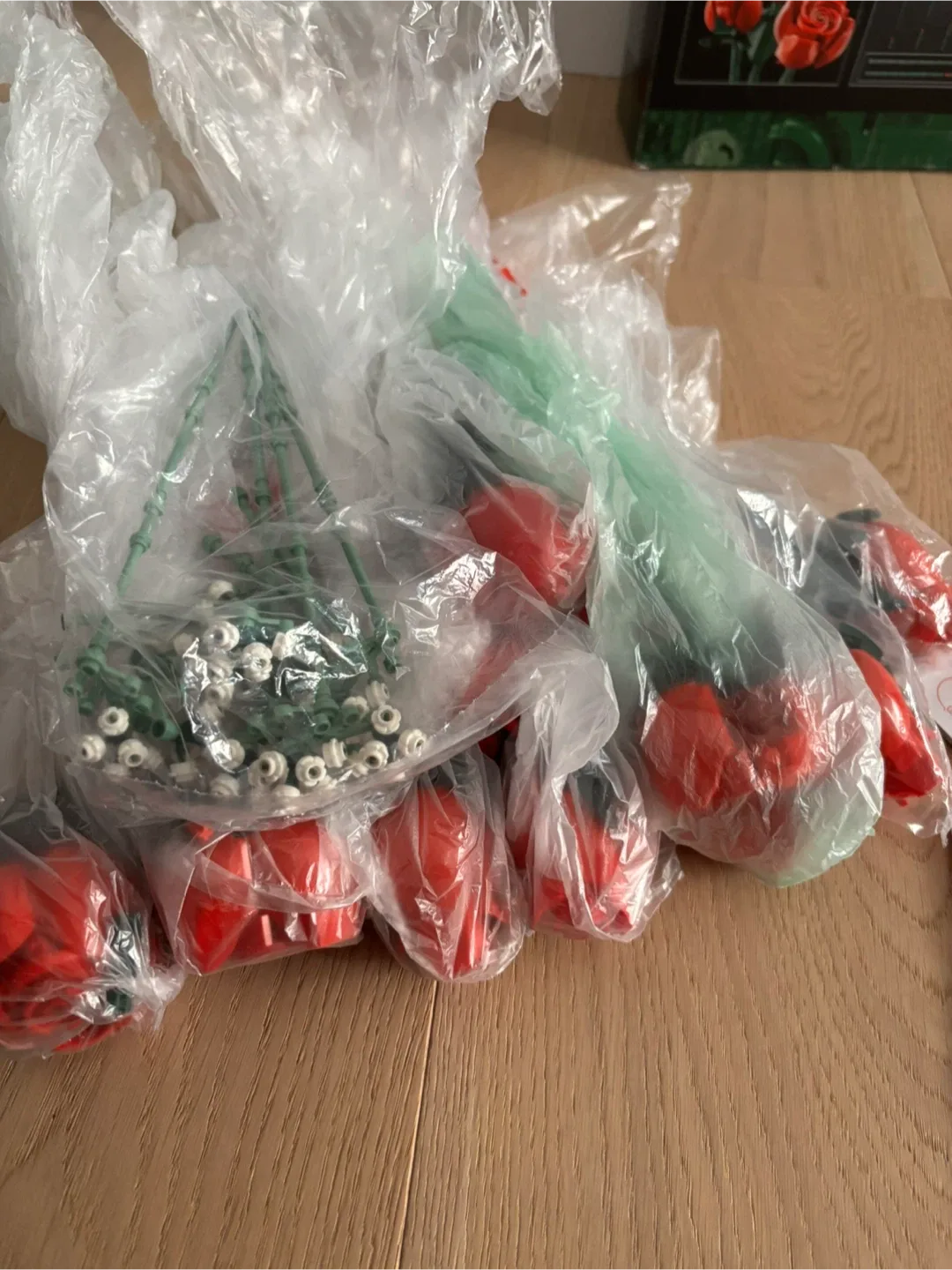 LEGO Botanicals: Bouquet of Roses, Pre-Owned, Assembled, In Box image indicator(4)