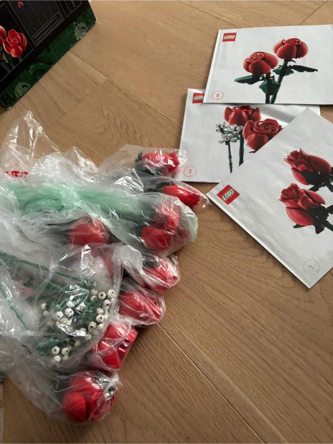 LEGO Botanicals: Bouquet of Roses, Pre-Owned, Assembled, In Box image indicator(5)