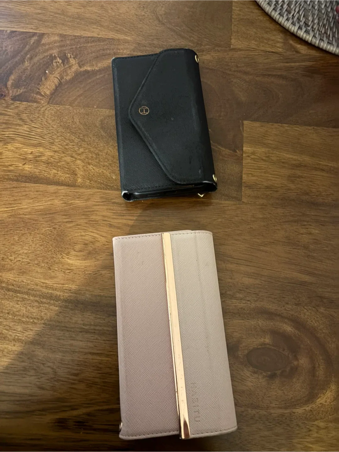 iPhone 12; 64 GB image indicator(4)