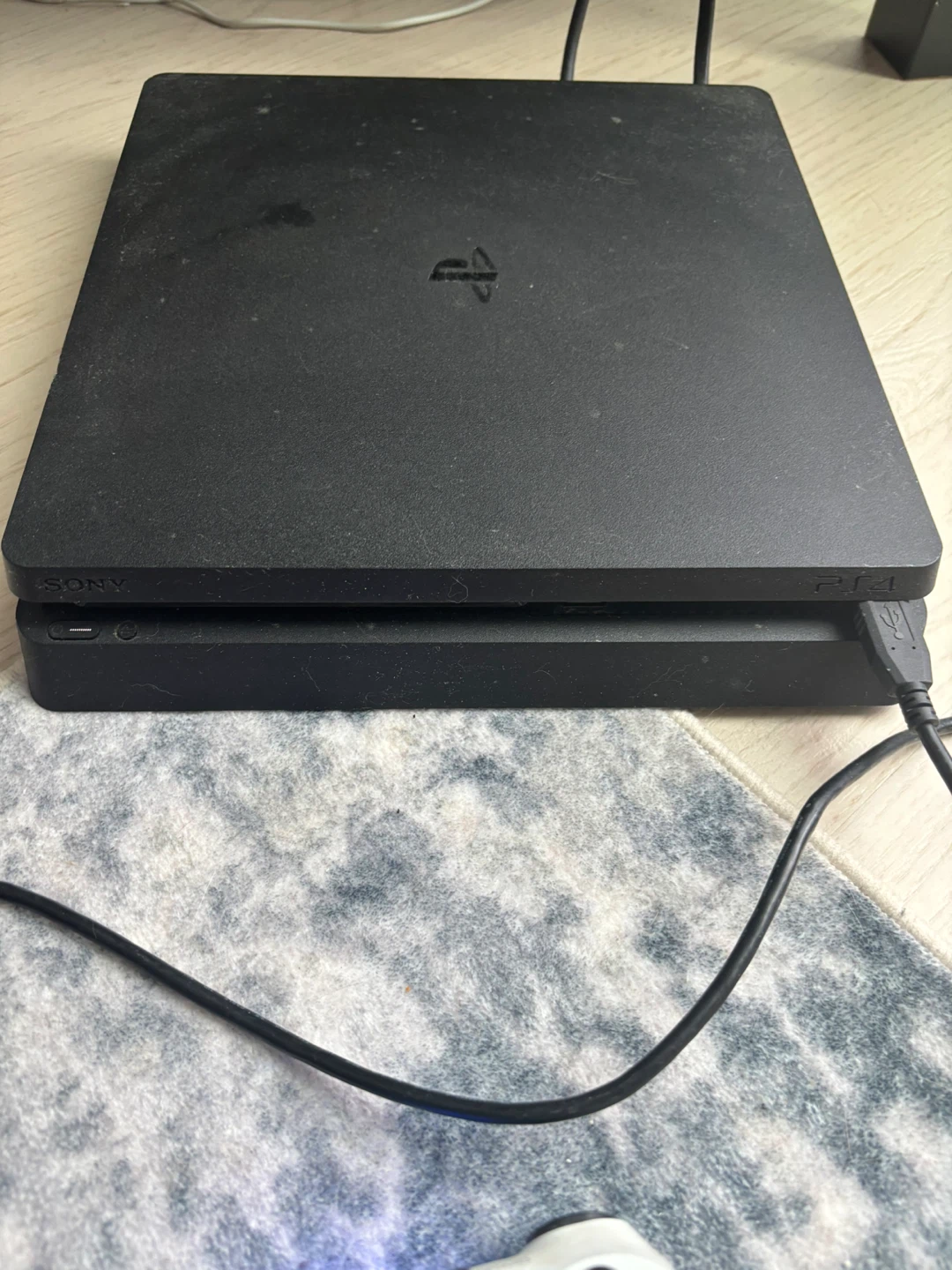 Sony PlayStation 4 with 2 Controllers