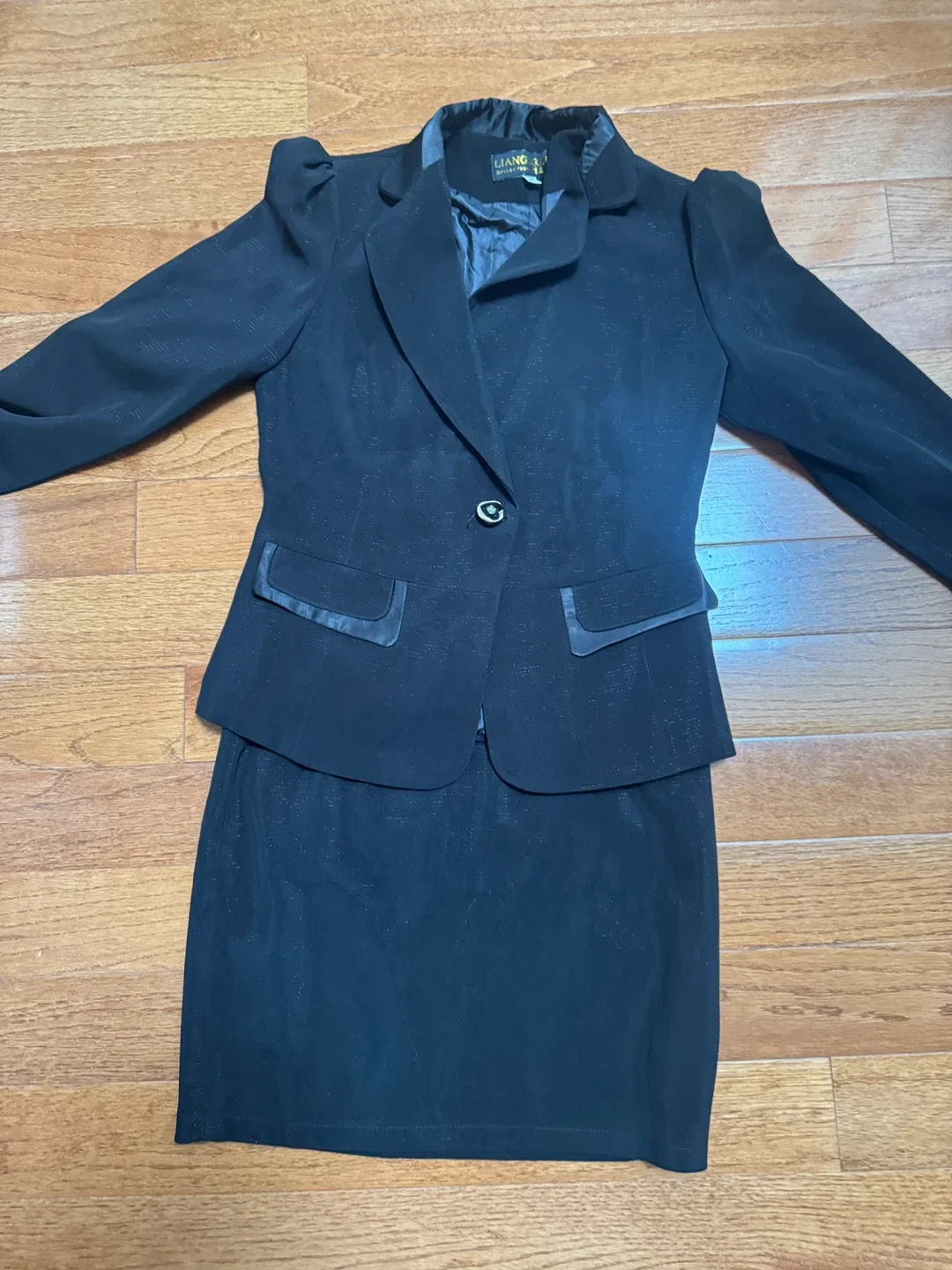 Liangerlu Collection Black Suit - Size L