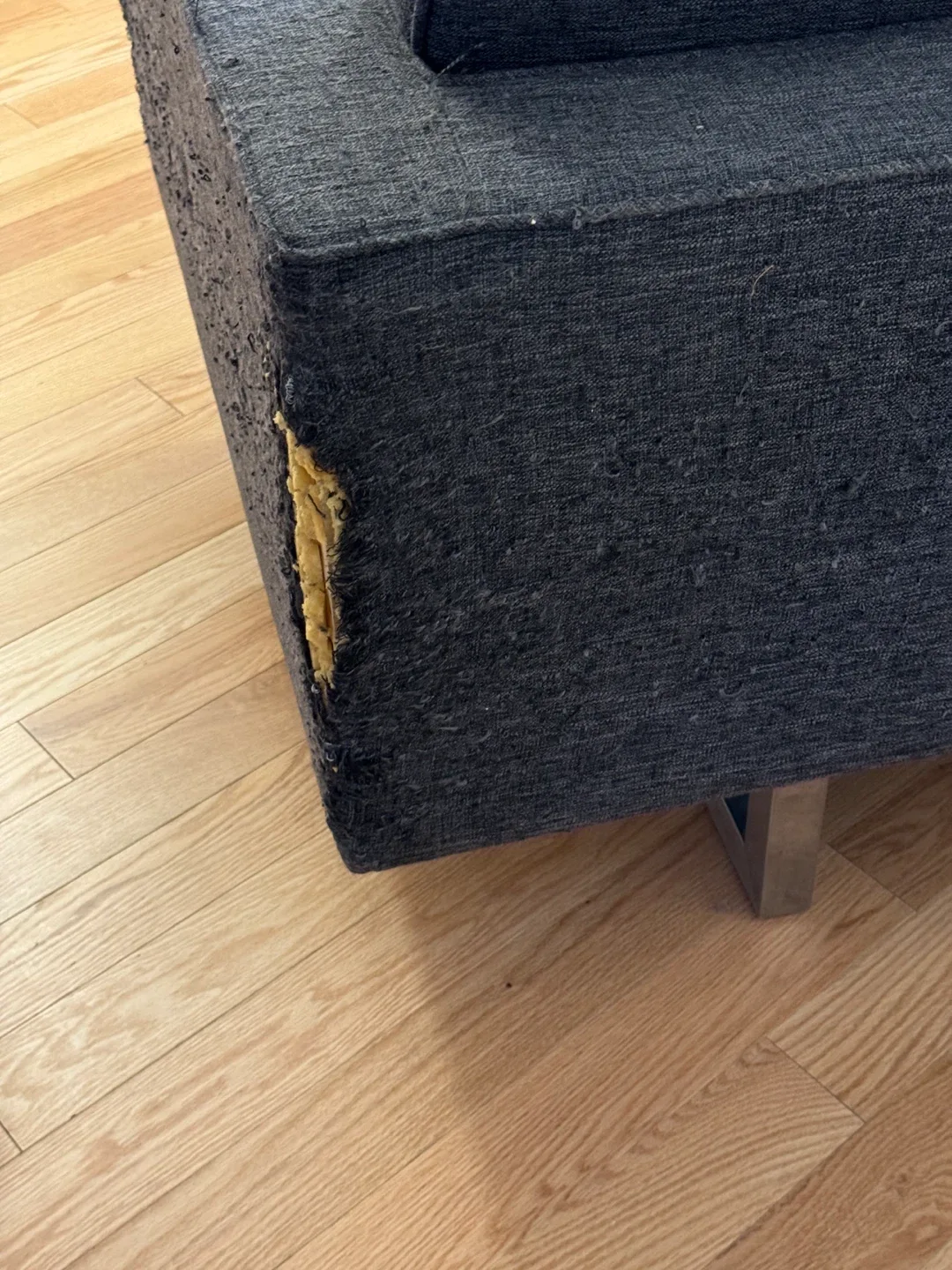 Grey Sofa - FREE - corner scratches image indicator(5)