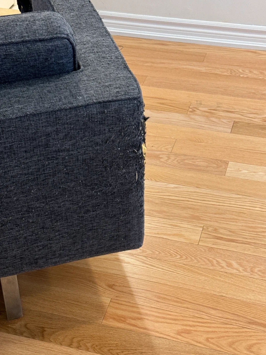 Grey Sofa - FREE - corner scratches image indicator(7)