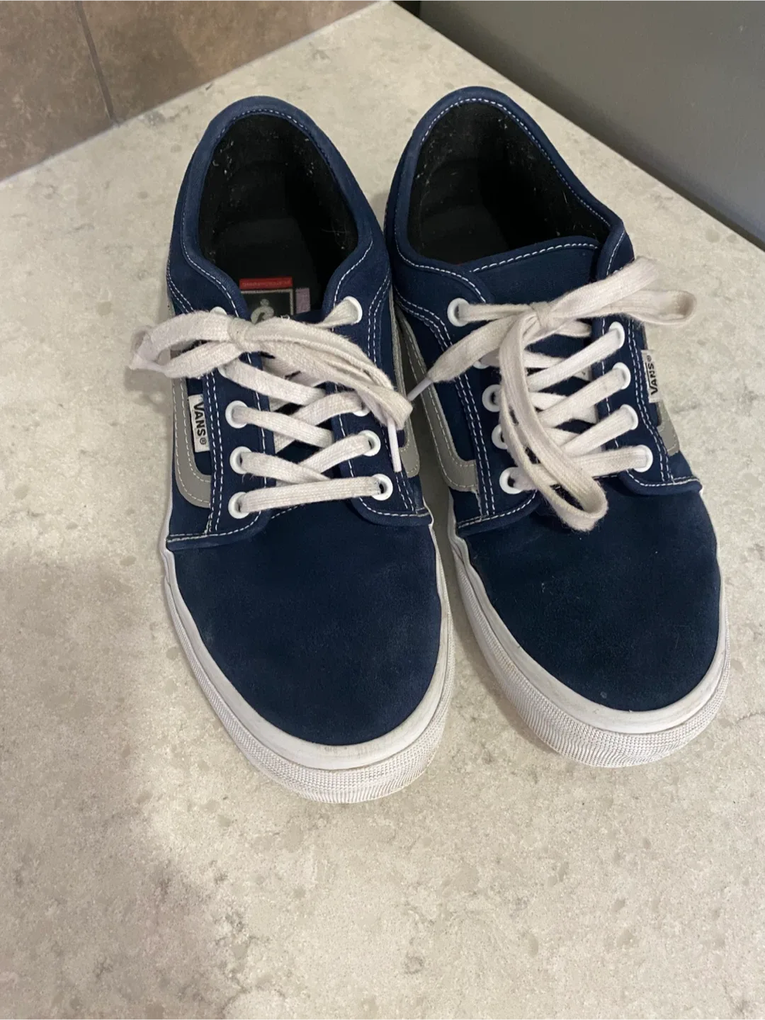 Blue Vans image indicator(2)