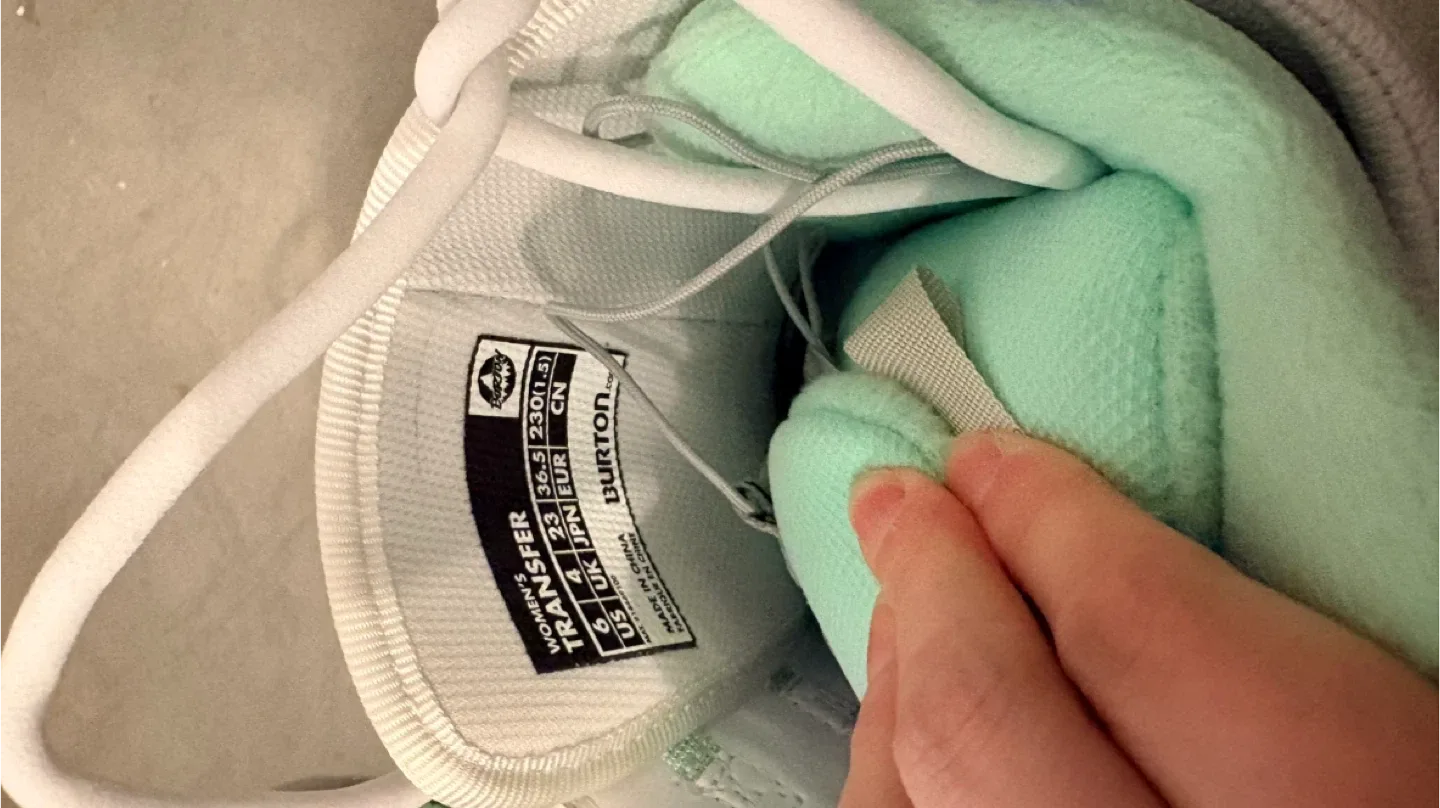 Women’s Snowboard + Boots image indicator(7)