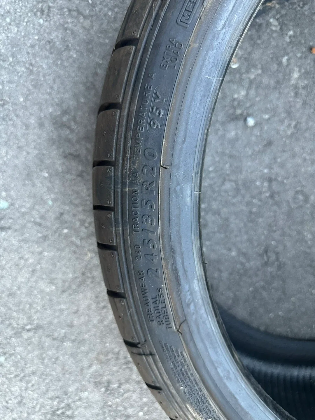 Dunlop 245/35R20 Tire image indicator(3)