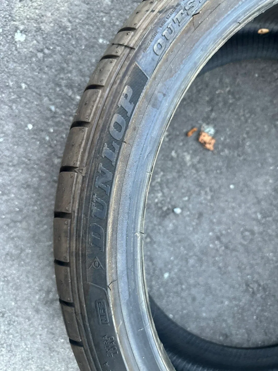 Dunlop 245/35R20 Tire image indicator(2)