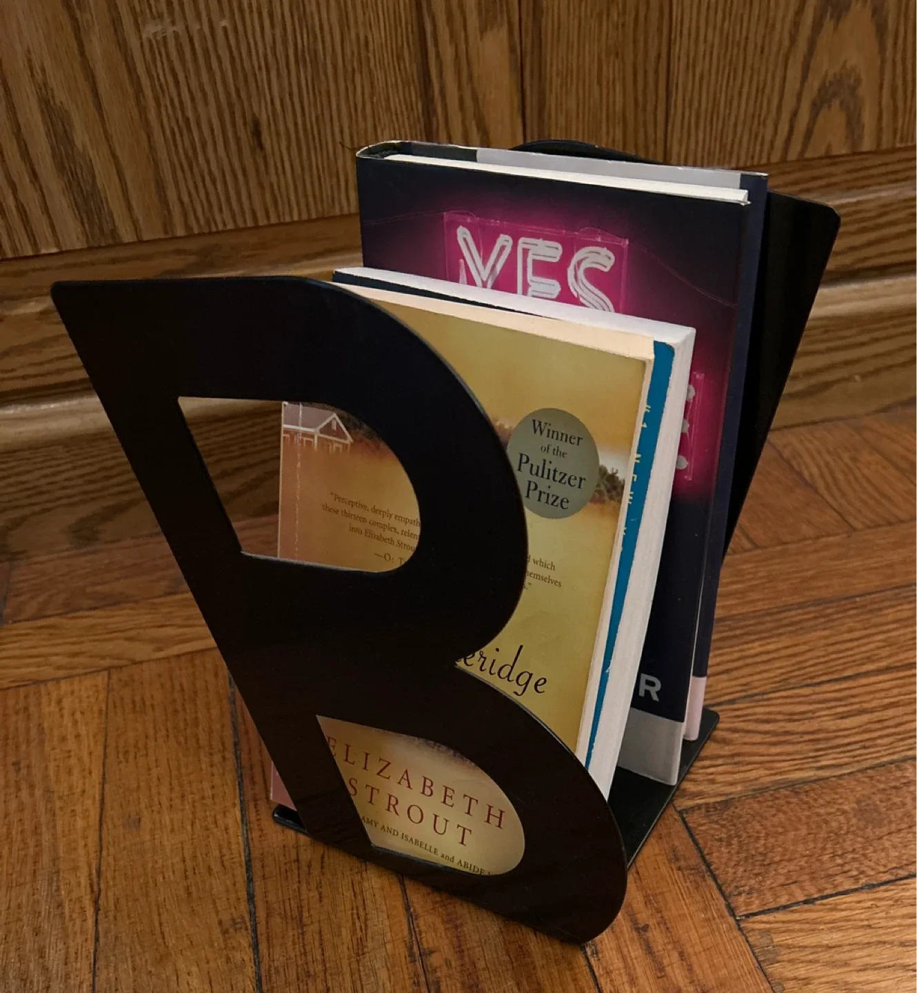 Set of 2 Black Metal Bookends Letter B image indicator(2)