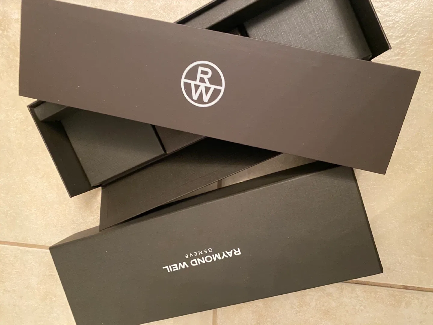 Raymond Weil Geneve Watch with Box image indicator(6)