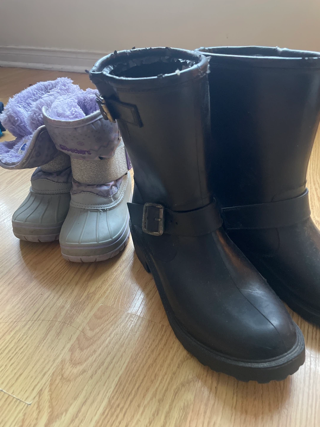 Kids' Skechers Snow Boots - Size 7 - photo 3