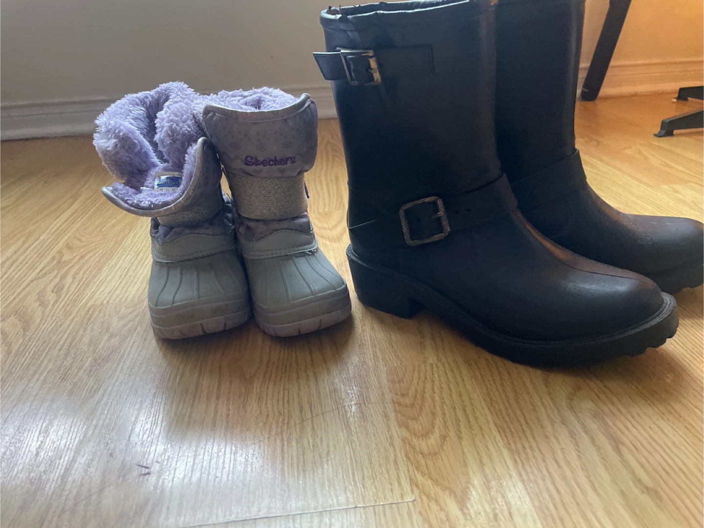 Kids' Skechers Snow Boots - Size 7 - photo 2