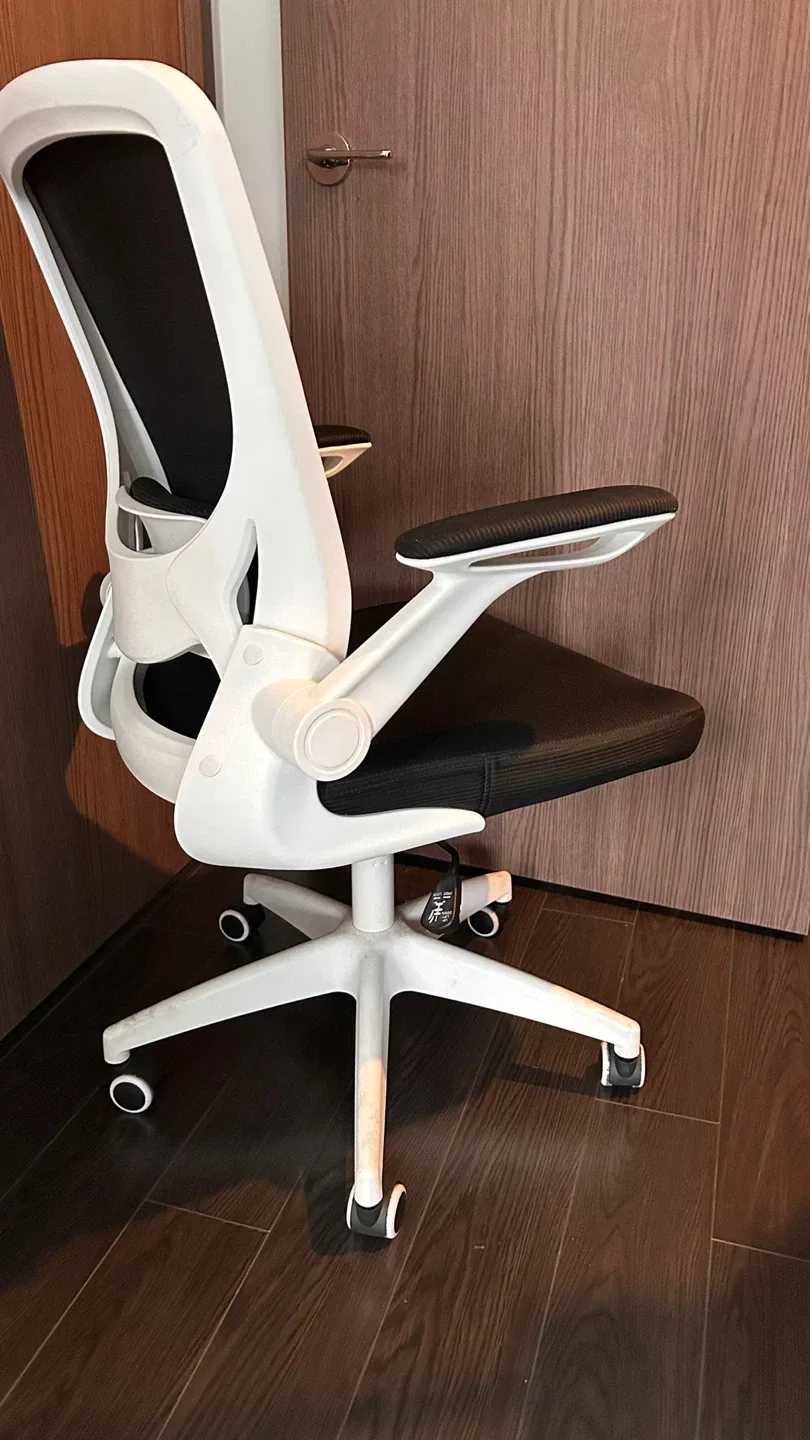 White & Black Office Chair image indicator(3)