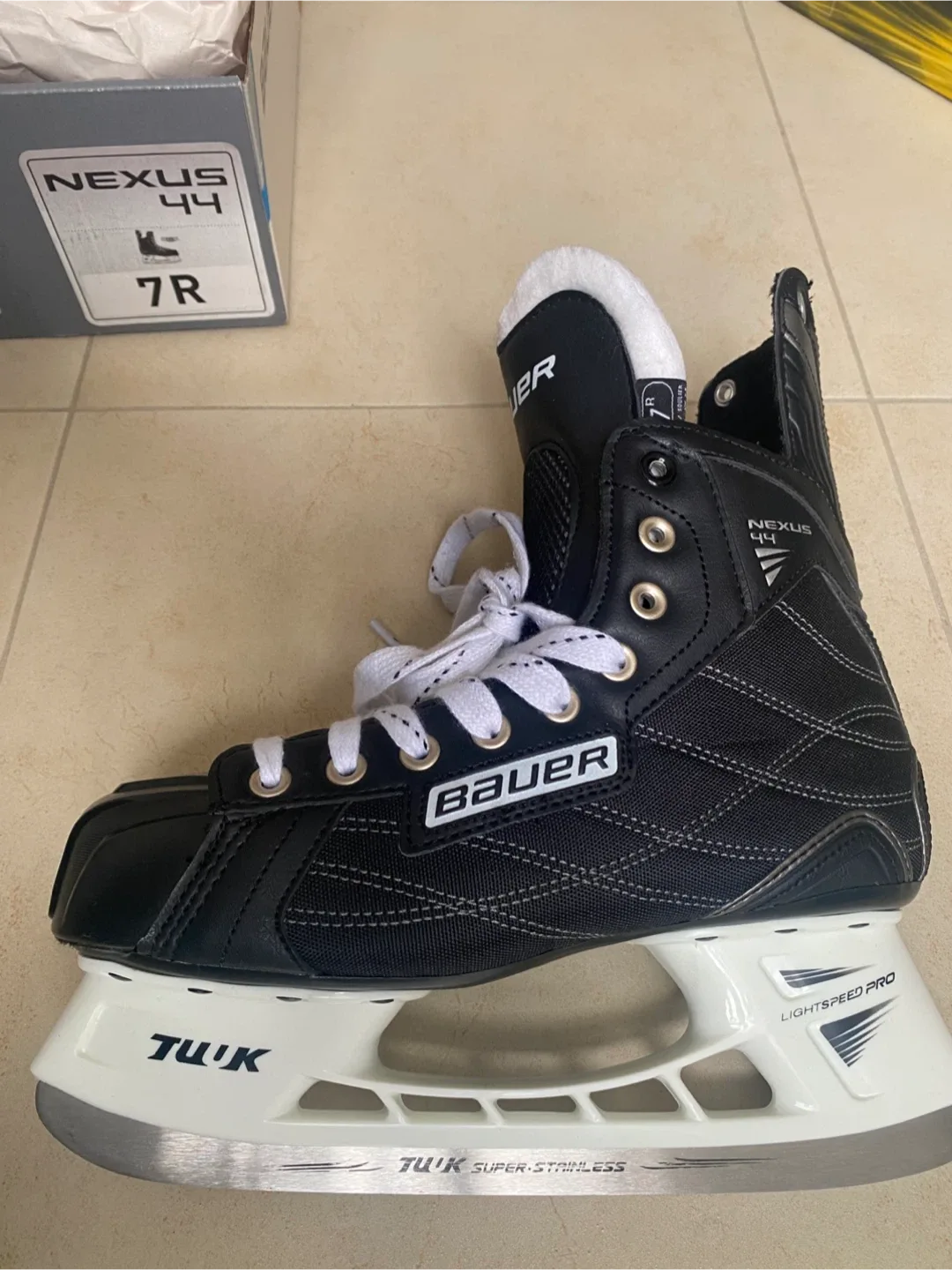 Bauer Nexus 44 Ice Skates - Size 7R - STEAL alert!
