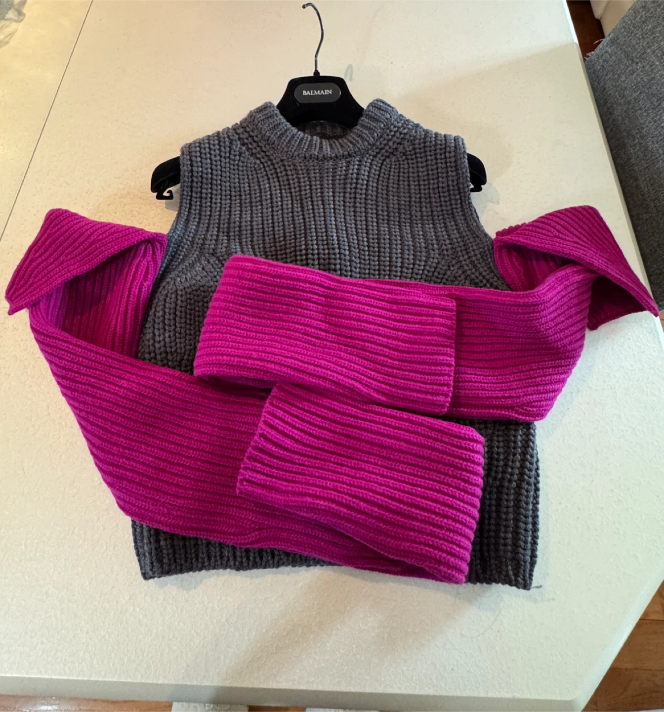 Calvin Klein Grey Knit Vest with Pink Sleeves - photo 4