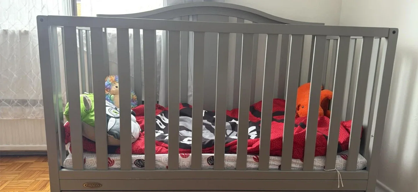 Graco Baby Crib - Grey