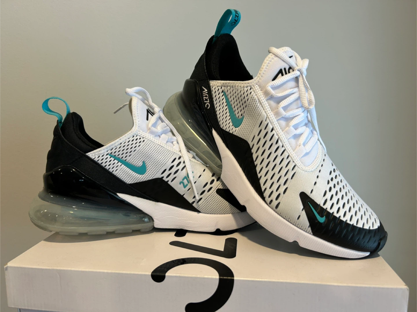 Nike Air Max 270 - Size 10 - White/Black