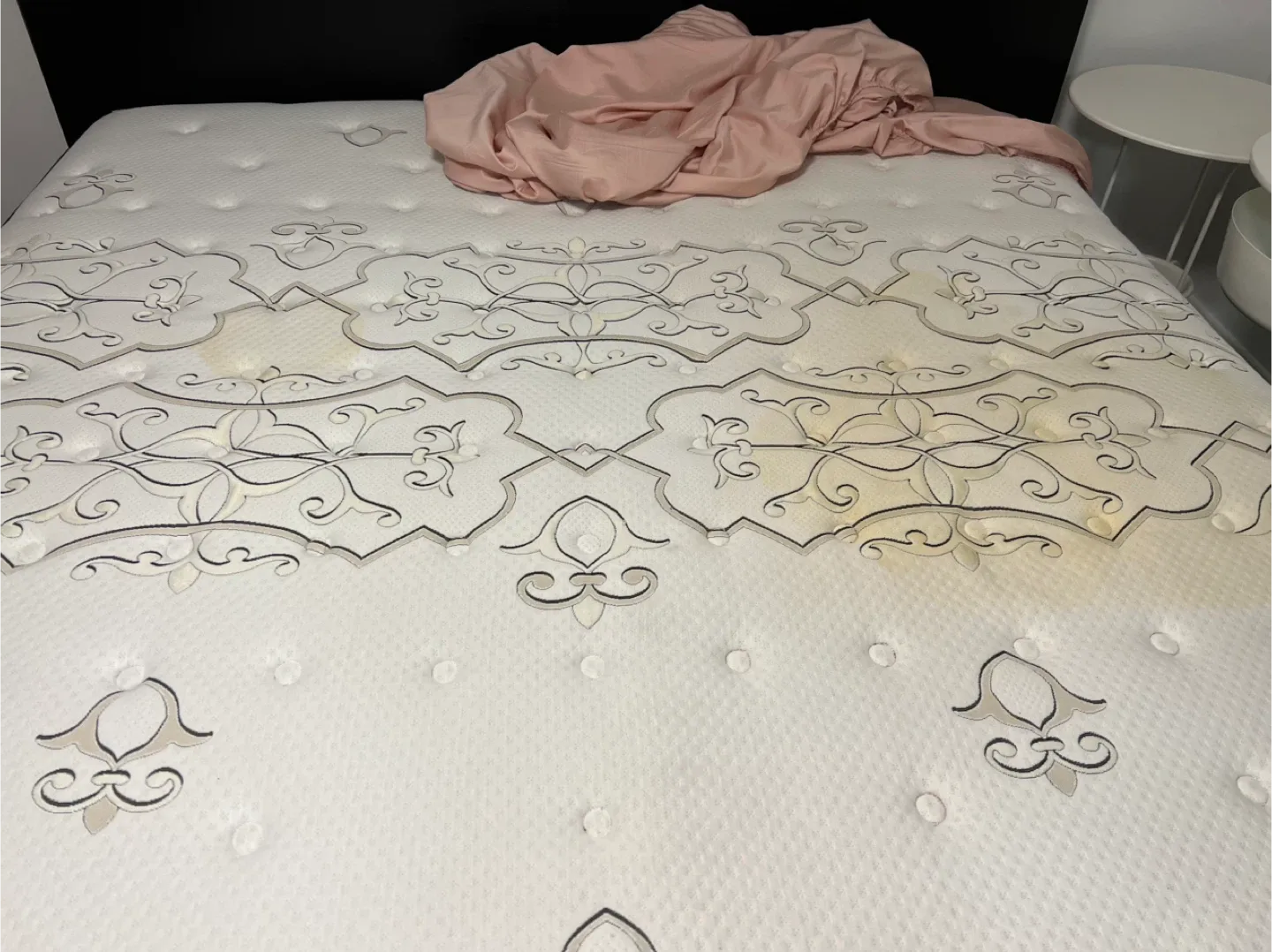 Moving sell: King size mattress for free image indicator(2)