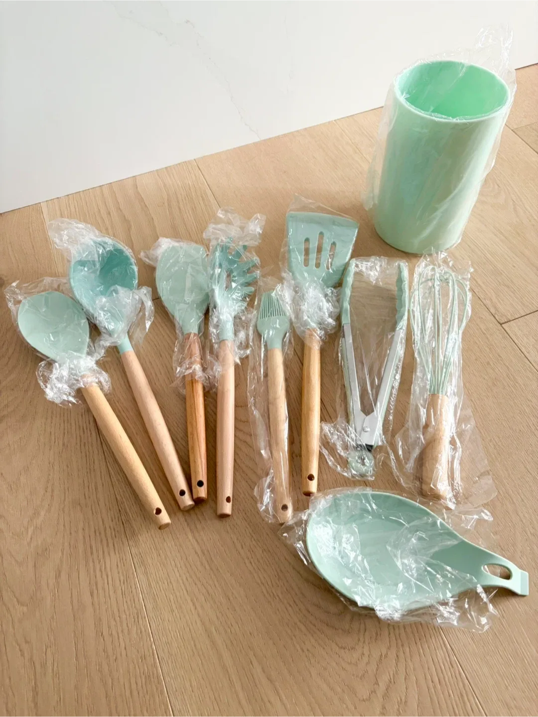 10 Pcs Premium Silicone Kitchen Utensil Set w Wood Handles NEW image indicator(2)