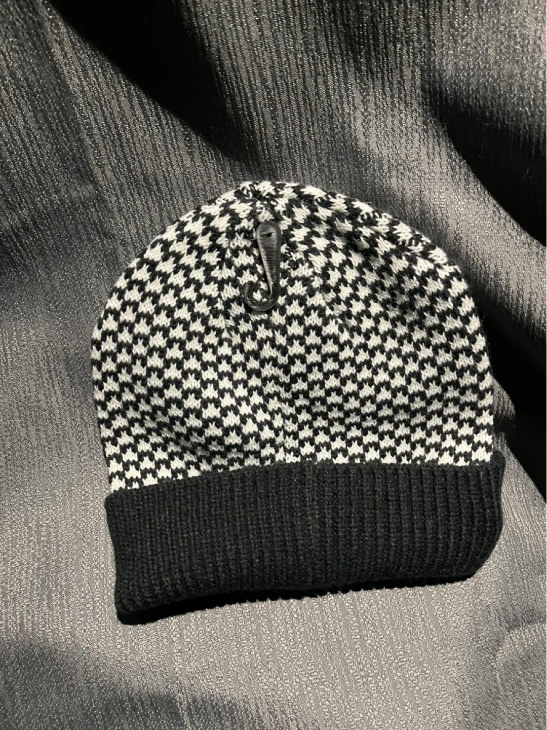 Reebok Women's Knitted Beanie - Black & White image indicator(2)