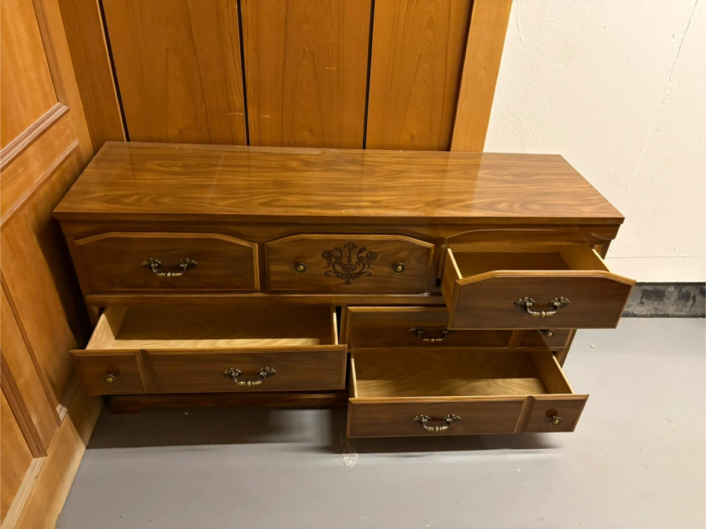 Wood Dresser, very solid - photo 3