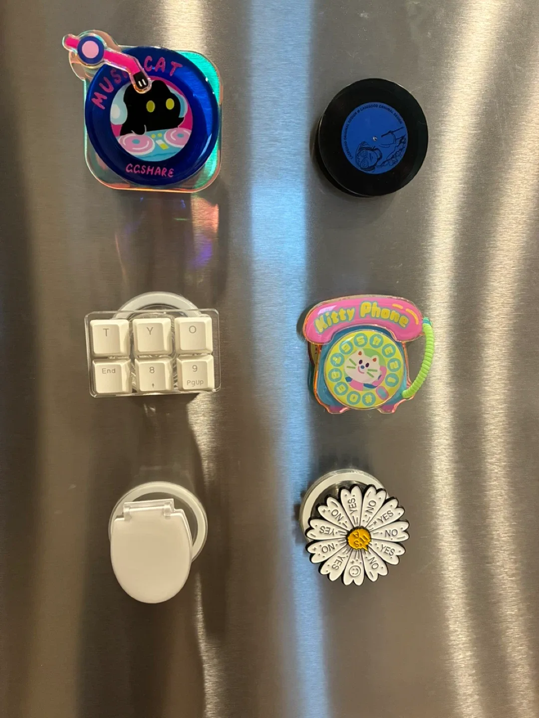 Cute and Creative MagSafe phone stand image indicator(8)