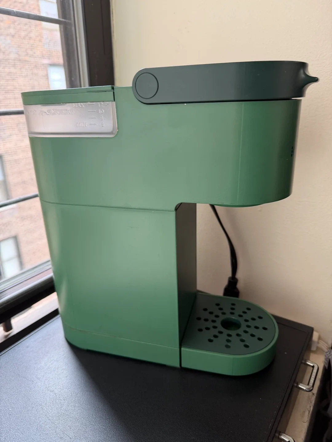 Keurig K-Express Essentials Single Serve K-Cup Pod Coffee Maker image indicator(6)