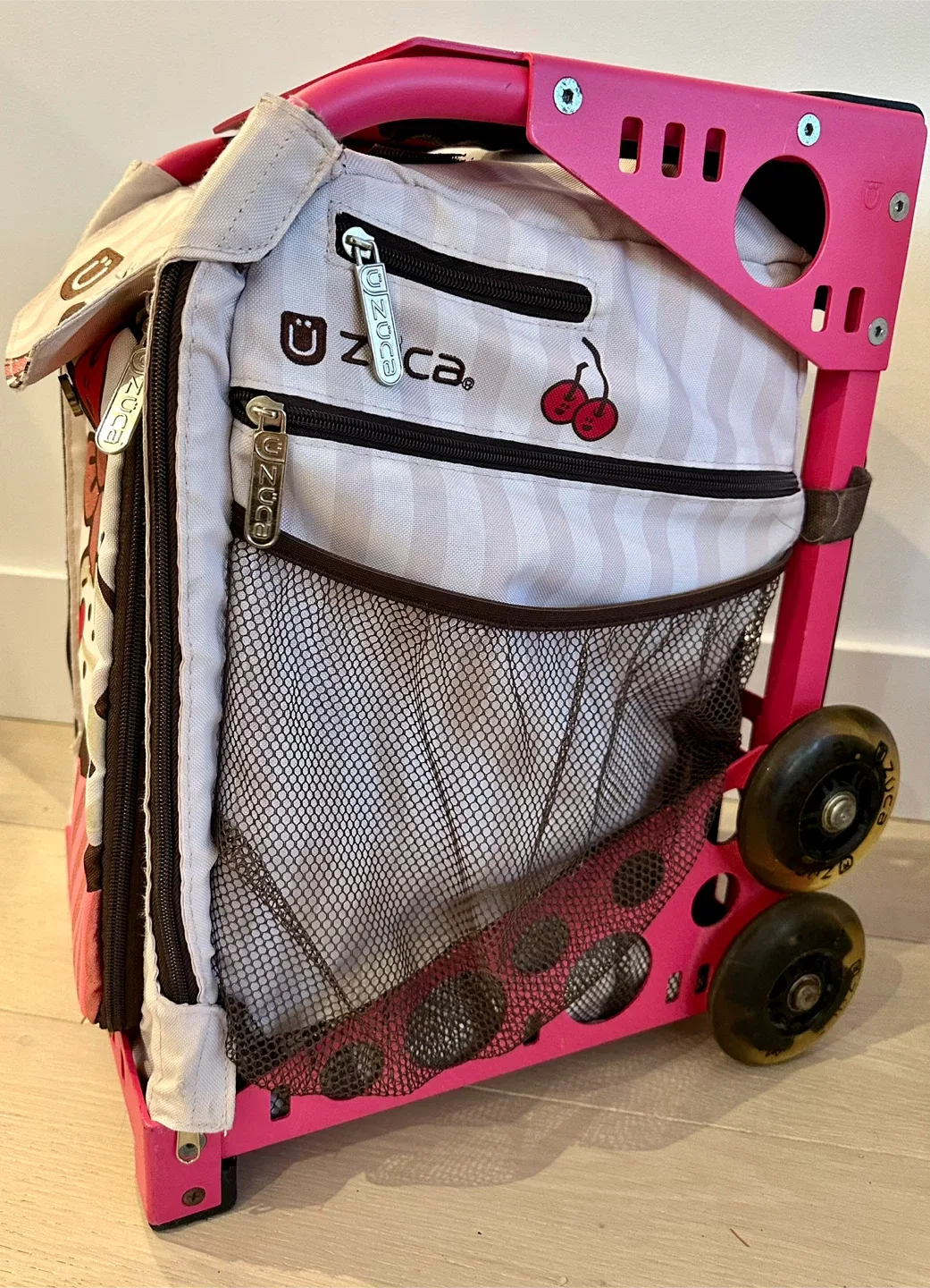 Zuca Rolling Suitcase - Cupcake Design image indicator(2)