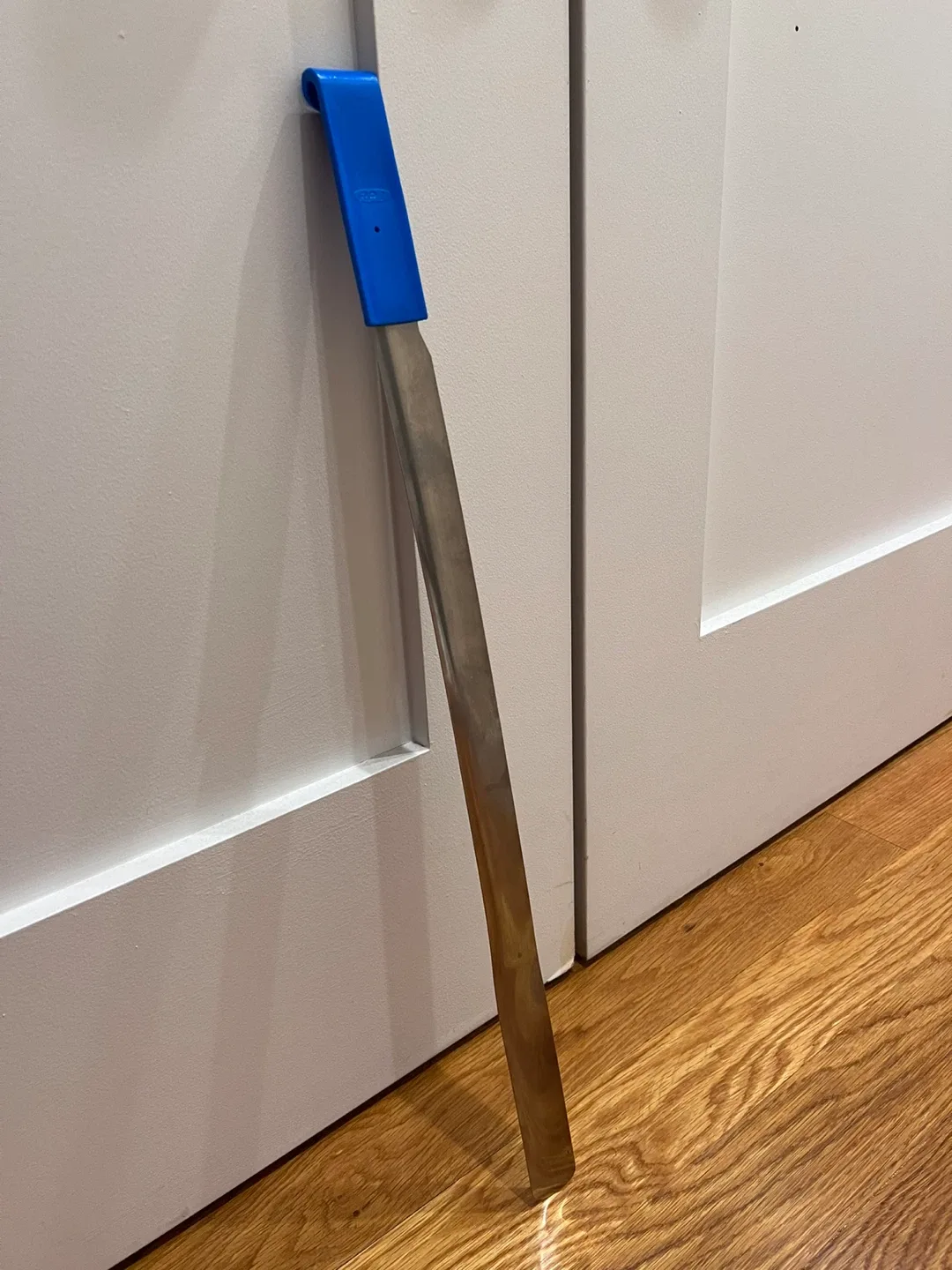 24” RPI Metal Shoehorn with Blue Handle