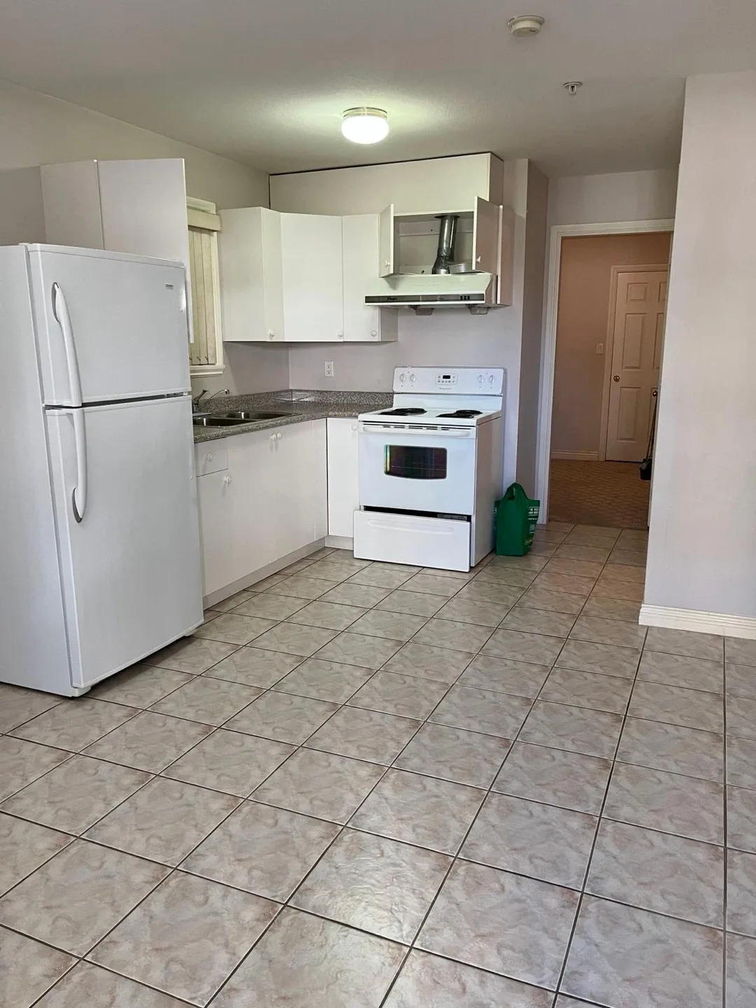 Nice 1 bed and 1 bath East Vancouver Home available Dec.15th image indicator(2)
