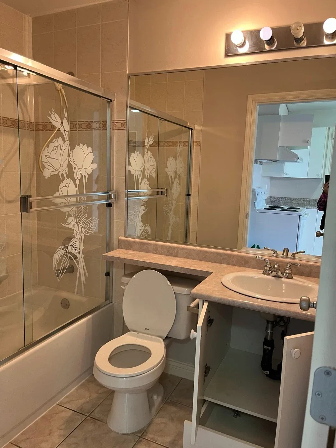 Nice 1 bed and 1 bath East Vancouver Home available Dec.15th image indicator(3)